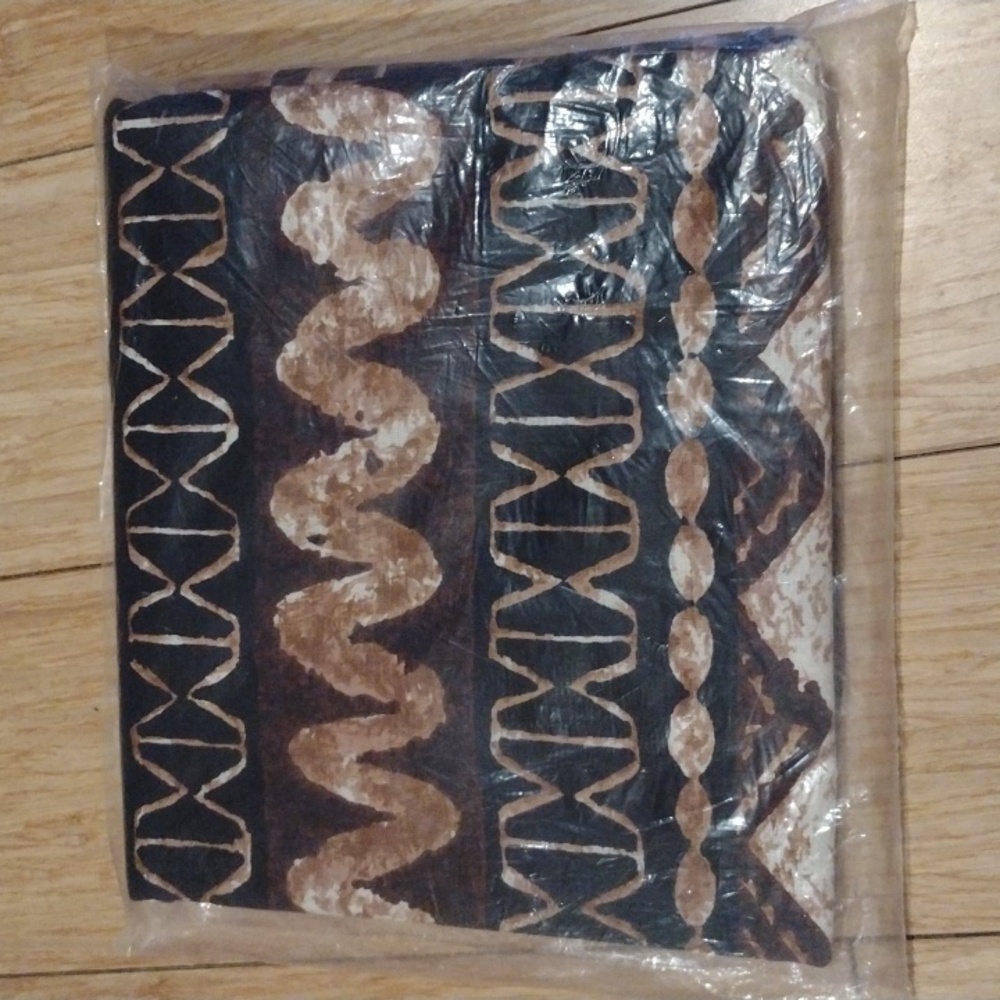 Vintage Hawaiian Brown & Black Tapa Print Tablecloth Lanakila Crafts 53" x 72" - Picture 3 of 3